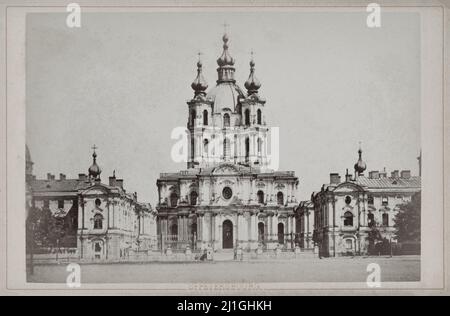 Foto aus dem 19.. Jahrhundert des Smolny Cathedral (Auferstehungskathedrale) in St. Peterburg. Die Auferstehungskathedrale, auch Smolny Cathedral genannt, ist Teil der Kathedrale Stockfoto