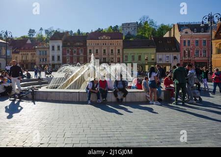 Gesamtansicht des Ratsplatzes im historischen Zentrum von Brasov, Rumänien - Foto: Geopix Stockfoto