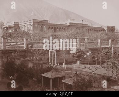 Foto aus dem 19.. Jahrhundert von Tiflis. Museumsgarten, Sporthalle Innenhof, Palast und St. David's Church. Georgien, Das Russische Reich. Von Dimitri Ivanovitch Ermako Stockfoto