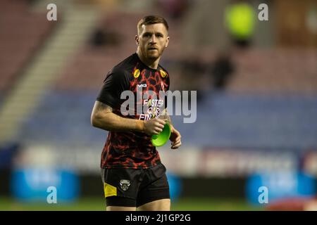 Wigan, Großbritannien. 25. März 2022. Marc Sneyd #7 von Salford Red Devils während des Warm-Up in Wigan, Großbritannien am 3/25/2022. (Foto von Simon Whitehead/News Images/Sipa USA) Quelle: SIPA USA/Alamy Live News Stockfoto