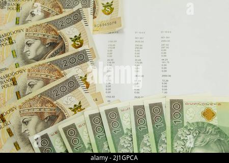 Polnische Zlotys und Formen. Polnischer Zloty in Form von Banknoten Stockfoto