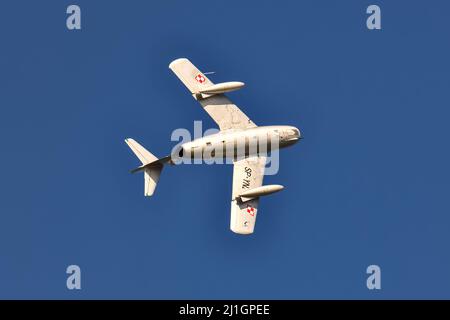 Gdynia, Polen - 22. August 2021: MIG-15-Flug auf der Aero Baltic Show in Gdynia, Polen. Stockfoto