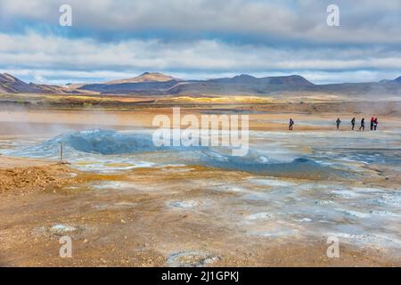 Fumarole Feld in Namafjall Geothermie Zone Island. Berühmte Touristenattraktion Stockfoto