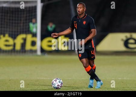 Sofia, Bulgarien. 25. März 2022. SOFIA, BULGARIEN - 25. MÄRZ: Neraysho Kasanwirjo aus den Niederlanden U23 während des EM 2023 Qualifikationsspiel zwischen Bulgarien U23 und den Niederlanden U23 im Slavia Stadion am 25. März 2022 in Sofia, Bulgarien (Foto von Nikola Krstic/Orange Picics) Credit: Orange Pics BV/Alamy Live News Stockfoto