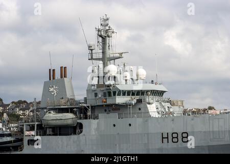 PLYMOUTH, DEVON, Großbritannien - 16. OKTOBER 2021 Detail von HMS Enterprise (H88) ist ein Mehrzweck-Vermessungsschiff der Royal Navy Stockfoto