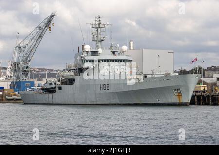 PLYMOUTH, DEVON, Großbritannien - 16. OKTOBER 2021 HMS Enterprise (H88) ist ein Mehrzweck-Vermessungsschiff der Royal Navy Stockfoto