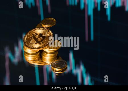 Bitcoin. Bitcoin-Diagramm-Hintergrundkonzept. Krypto Geld Nachrichten Konzept Idee. Kryptowährungshandel vom Aktienmarkt Stockfoto