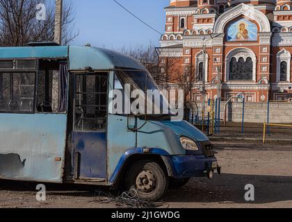 Charkiw, Ukraine. 24. März 2022. Die drei-Heiligen-Kirche in Charkiw, Ukraine, am 24. März 2022. Das Gebiet wurde während des Krieges stark beschossen. (Foto von Collin Mayfield/Sipa USA) Quelle: SIPA USA/Alamy Live News Stockfoto