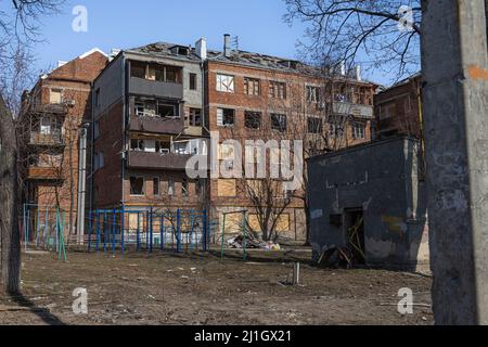 Charkiw, Ukraine. 24. März 2022. Schwer beschädigte Wohngebiete in Charkiw, Ukraine, am 24. März 2022. (Foto von Collin Mayfield/Sipa USA) Quelle: SIPA USA/Alamy Live News Stockfoto