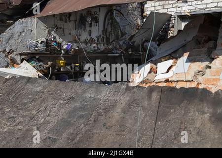 Charkiw, Ukraine. 24. März 2022. Schwer beschädigte Wohngebiete in Charkiw, Ukraine, am 24. März 2022. (Foto von Collin Mayfield/Sipa USA) Quelle: SIPA USA/Alamy Live News Stockfoto