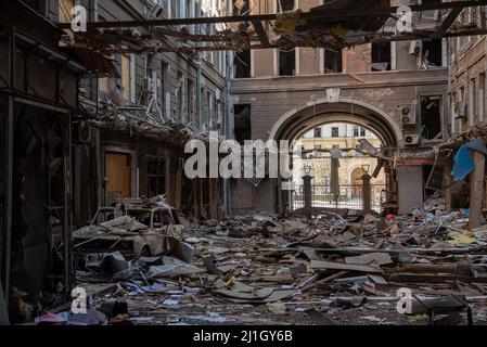 Charkiw, Ukraine. 25. März 2022. Zerstörte Wohnungen im Stadtzentrum von Charkiw, Ukraine. Kredit: ZUMA Press, Inc./Alamy Live Nachrichten Stockfoto