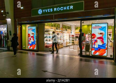 Paris, La Défense, Frankreich, Ladenfront, Laden für französische Bio-Kosmetik, Yves Rocher im Einkaufszentrum, Einkaufszentrum Stockfoto