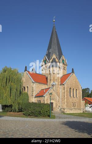 Neoromanische Kirche in Benzingerode bei Wernigerode, Sachsen-Anhalt, Deutschland Stockfoto