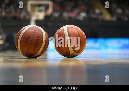 Eine Nahaufnahme des Basketballs vor dem Beginn eines Spiels. Estadio Obras, Buenos Aires, Argntina Stockfoto