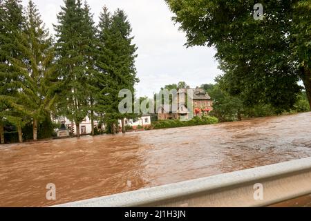 Sommerflut der Kyll in Mürlenbach in der Eifel im Juli 2021 Stockfoto