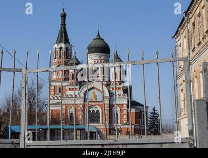 Charkiw, Ukraine. 24. März 2022. Die drei-Heiligen-Kirche in Charkiw, Ukraine am 24. März 2022. Das Gebiet wurde während des Krieges stark beschossen. Russische Truppen betraten am 24. Februar 2022 das Territorium der Ukraine. (Foto von Collin Mayfield/Sipa USA). Quelle: SIPA USA/Alamy Live News Stockfoto