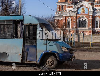 Charkiw, Ukraine. 24. März 2022. Die drei-Heiligen-Kirche in Charkiw, Ukraine am 24. März 2022. Das Gebiet wurde während des Krieges stark beschossen. Russische Truppen betraten am 24. Februar 2022 das Territorium der Ukraine. (Foto von Collin Mayfield/Sipa USA). Quelle: SIPA USA/Alamy Live News Stockfoto