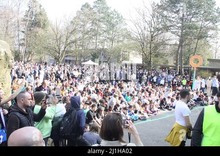 Open Air-Bühnenshow unter dem Motto „eine Stunde für den Frieden“ an der Stadtteilschule Alter Teichweg in Hamburg-Dulsberg am 25.03.2022 Stockfoto