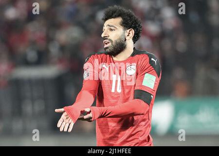 Kairo, Ägypten. 25. März 2022. Ägyptens Mohamed Salah in Aktion während des FIFA-Weltmeisterschaft-Qualifikationsspiels 2022 (CAF) in der dritten Runde 1.-Bein-Fußballspiel zwischen Ägypten und Senegal im Kairo-Stadion. Quelle: Omar Zoheiry/dpa/Alamy Live News Stockfoto