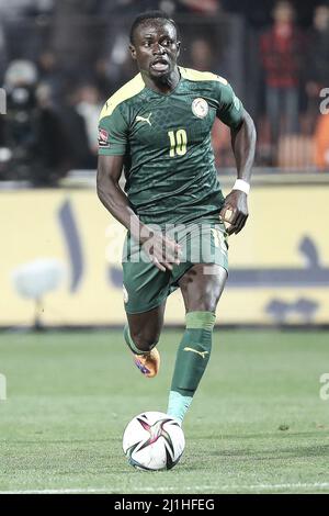 Kairo, Ägypten. 25. März 2022. Senegals Sadio Mane in Aktion während des 2022 FIFA Fußball-Weltmeisterschaft Qualification (CAF) dritten Runde 1. Bein Fußballspiel zwischen Ägypten und Senegal im Cairo Stadium. Quelle: Omar Zoheiry/dpa/Alamy Live News Stockfoto