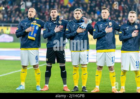 Bukarest, Rumänien. 25. März 2022. Vlad Chiriches #6 von Rumänien, Florin Nita #1 von Rumänien, Andrei Ratiu #2 von Rumänien, Alexandru Maxim #10 von Rumänien während des Freundschaftsspiel zwischen den Nationalmannschaften Rumäniens und Griechenlands im Stadion „Steaua“ in Bukarest, Rumänien. 25.03.2022. Foto: Copyright 2020, Quelle: Cronos/Alamy Live News Stockfoto