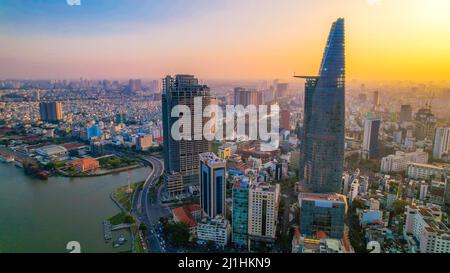 Luftaufnahme von Tuyen Lam See Da Lat Stadt, Vietnam. Stockfoto