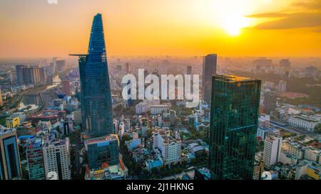 Luftaufnahme von Tuyen Lam See Da Lat Stadt, Vietnam. Stockfoto