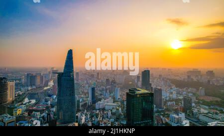 Luftaufnahme von Tuyen Lam See Da Lat Stadt, Vietnam. Stockfoto