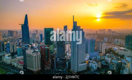 Luftaufnahme von Tuyen Lam See Da Lat Stadt, Vietnam. Stockfoto