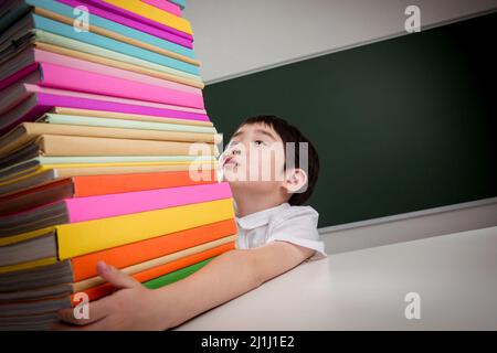 Grundschüler und Lehrbücher Stockfoto