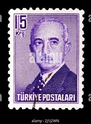 MOSKAU, RUSSLAND - 12. MÄRZ 2022: In der Türkei gedruckte Briefmarke zeigt Ismet Inonu (1884-1973), endgültige Briefmarkenserie, um 1948 Stockfoto