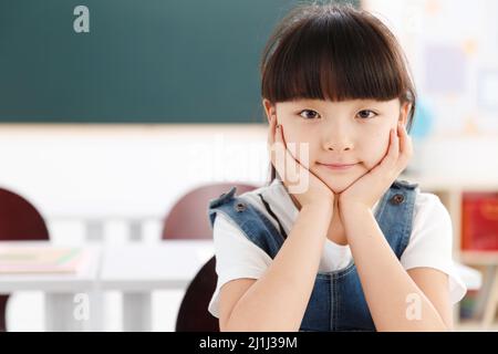 Grundschule-Mädchen in der Klasse Stockfoto