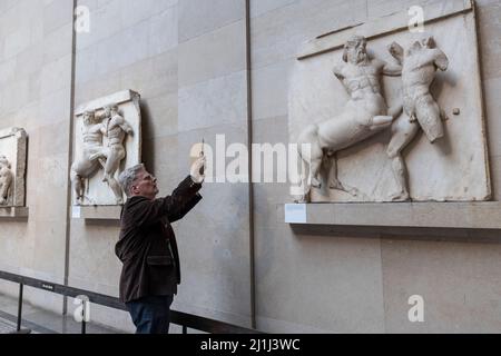 Digitales Scannen des British Museum Parthenon Marmor und Skulpturen. Roger Michel, Experte vom Oxford-Institut für Digitale Archäologie. Stockfoto