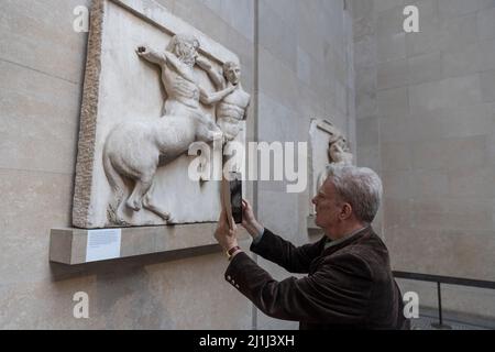 Digitales Scannen des British Museum Parthenon Marmor und Skulpturen. Roger Michel, Experte vom Oxford-Institut für Digitale Archäologie. Stockfoto