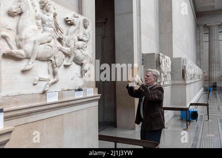 Digitales Scannen des British Museum Parthenon Marmor und Skulpturen. Roger Michel, Experte vom Oxford-Institut für Digitale Archäologie. Stockfoto