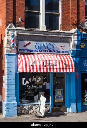 Ginos, Continental Gentshairdressers, Richmond, London, England, Großbritannien Stockfoto