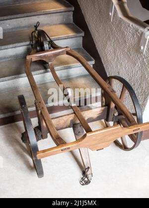 Musée d'Art et d'Histoire d'Albertville : Chariot mit Riemenscheibe Stockfoto