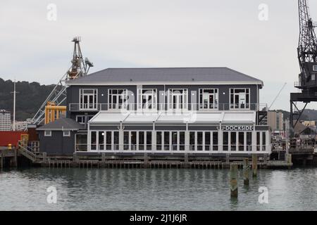 Neuseeland, Wellington - Januar 10 2020: Der Blick auf das Hafencafe Exterior im Hafen von Wellington dockt am 10 2020. Januar in Wellington, Neuseeland an Stockfoto