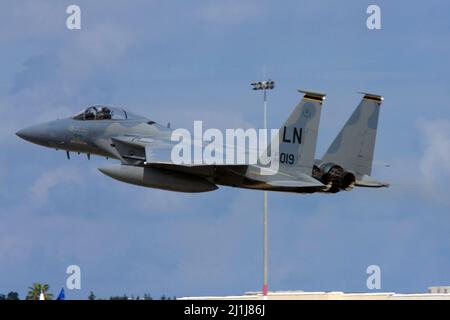 US Air Force McDonnell Douglas F-15C Eagle verlässt Malta, nachdem sie in den vergangenen 2 Tagen an der Malta International Airshow teilgenommen hatte. Stockfoto