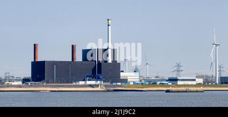 25. März 2022, Schleswig-Holstein, Brunsbüttel: Blick von der Elbe auf das 2011 stillgelegte Kernkraftwerk Brunsbüttel. Foto: Markus Scholz/dpa Stockfoto