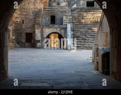 ANTALYA / TÜRKEI 12. Juli 2021 ; Innenraum des antiken römischen Theatergebäudes. Aspendos Seite Antalya Stockfoto