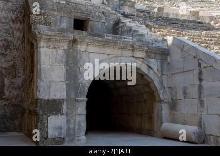 ANTALYA / TÜRKEI 12. Juli 2021 ; Innenraum des antiken römischen Theatergebäudes. Aspendos Seite Antalya Stockfoto