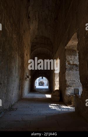 ANTALYA / TÜRKEI 12. Juli 2021 ; Innenraum des antiken römischen Theatergebäudes. Aspendos Seite Antalya Stockfoto