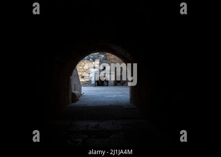 ANTALYA / TÜRKEI 12. Juli 2021 ; Innenraum des antiken römischen Theatergebäudes. Aspendos Seite Antalya Stockfoto