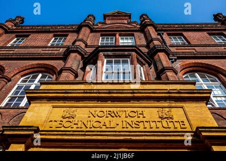 Norwich University of the Arts, St. George's Building. Das Gebäude, das früher das Norwich Technical Institute war, wurde 1899 eröffnet. NUA Norwich. Stockfoto