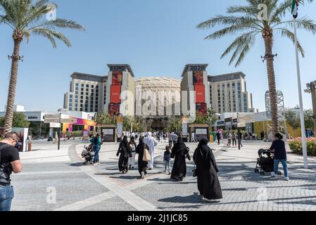 Dubai, Vereinigte Arabische Emirate – 22. März 2022, Dubai International Expo 2020, Haupteingang als Al Wasl Avenue Stockfoto