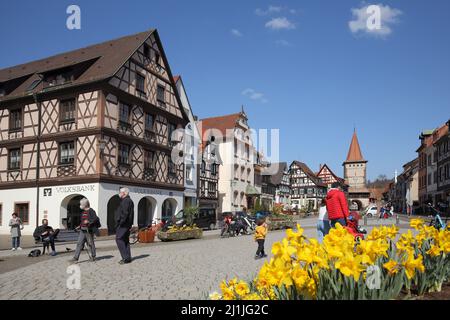 Blick vom Rathausplatz auf den Obertorturm in Gengenbach, Baden-Württemberg, Deutschland Stockfoto