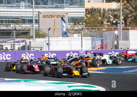 Dschidda, Saudi-Arabien. 26. März 2022. Start des Sprint-Rennens, 01 HAUGER Dennis (NOR), Prema Racing, Dallara F2, Aktion während der 2. Runde der 2022 FIA Formel 2 Meisterschaft vom 25. Bis 27. März 2022 auf dem Jeddah Corniche Circuit, in Jeddah, Saudi-Arabien - Foto Joao Filipe / DPPI Kredit: DPPI Media/Alamy Live News Stockfoto