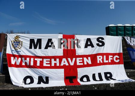 Fanflaggen, die vor dem Betfred Challenge Cup in der LEL Arena, West Cumbria, gesehen wurden. Bilddatum: Samstag, 26. März 2022. Stockfoto