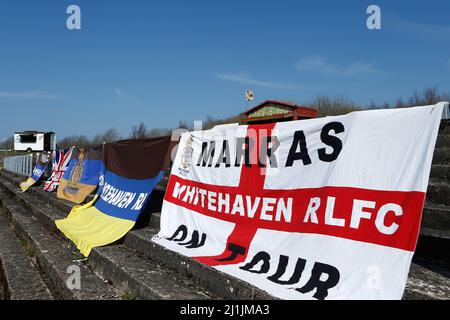 Fanflaggen, die vor dem Betfred Challenge Cup in der LEL Arena, West Cumbria, gesehen wurden. Bilddatum: Samstag, 26. März 2022. Stockfoto